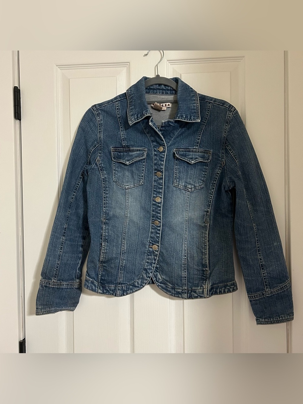 A.M.I Classic Women's Denim Jacket